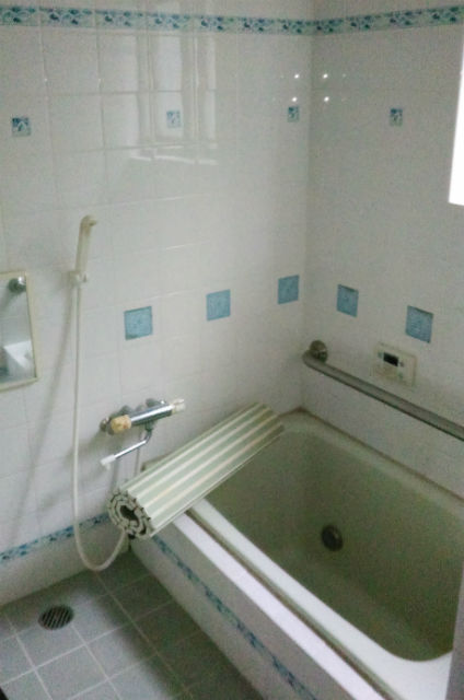 上品なチェリー柄のパネルと換気乾燥暖房機で快適な浴室に施工後イメージ１