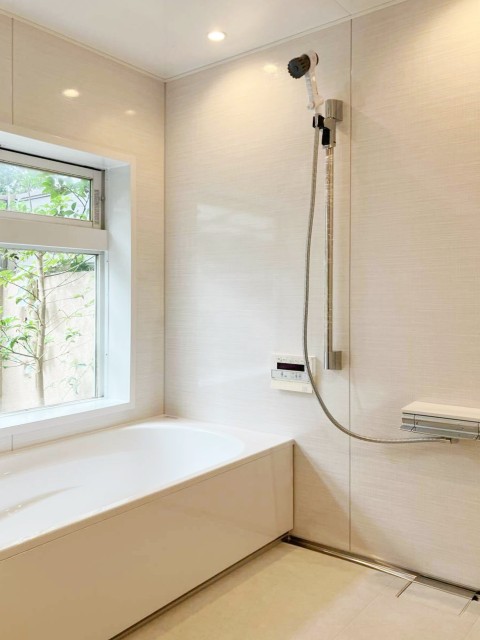 清掃性の高いホーローパネルで家事負担が軽減の浴室イメージ