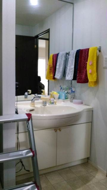 大理石の質感が上質な空間を演出する洗面台【ルミシス】施工後イメージ１