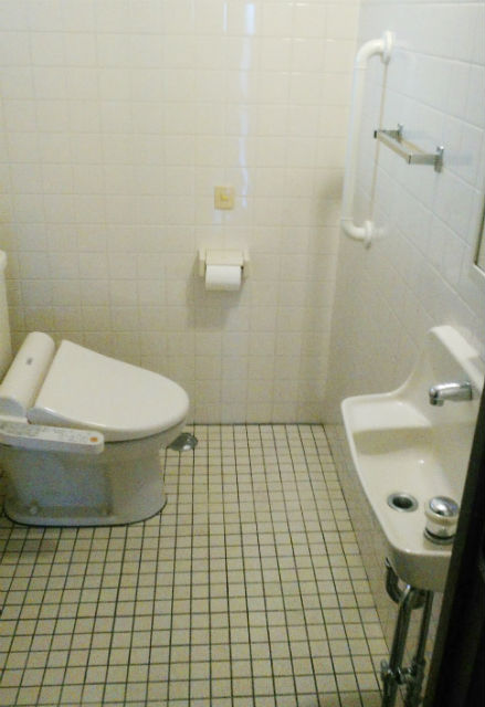 小便器の撤去で動線が良くなったゆとりのあるトイレ空間施工後イメージ２