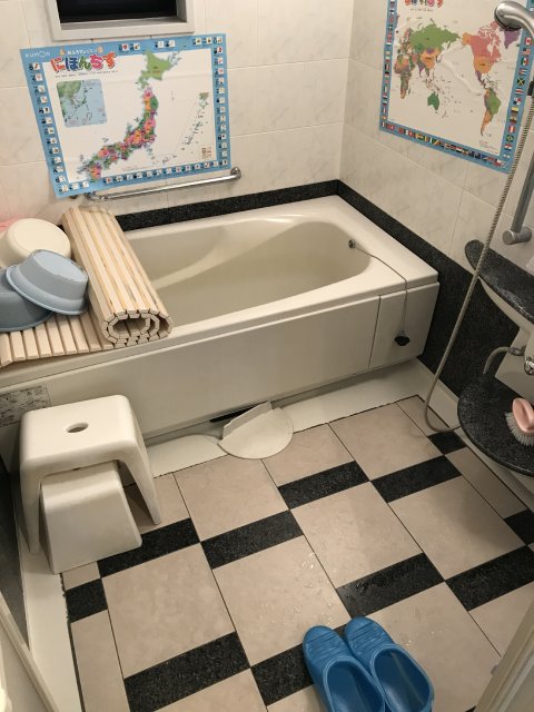 パティオホワイトを全面に取り入れた明るく清潔感のある浴室施工後イメージ１