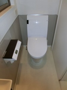 LIXIL アステオですっきりとしたトイレ空間